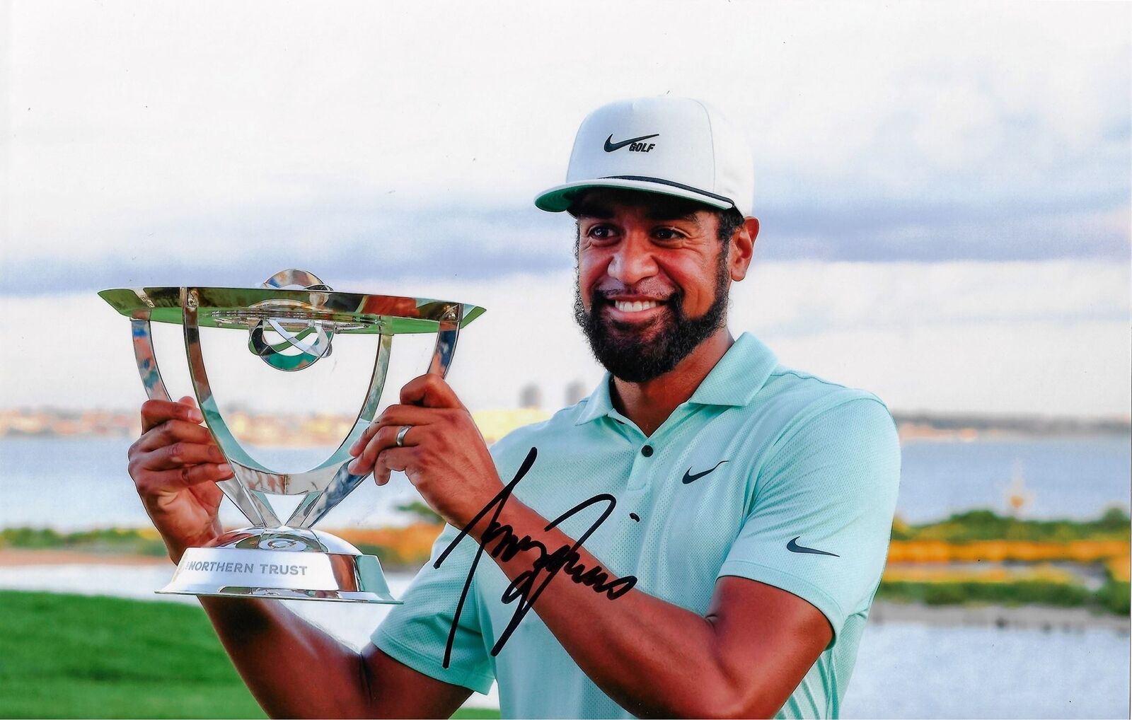 TONY FINAU SIGNED 12X8 GOLF NORTHERN TRUST TROPHY PHOTOGRAPH (AFTAL COA)